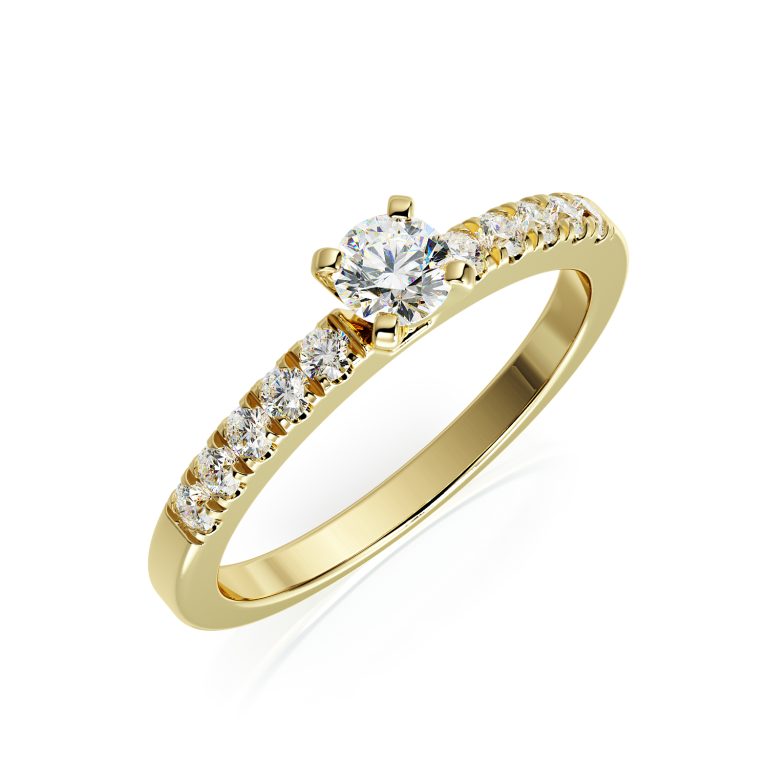 טבעת אירוסין מזהב עם יהלום מרכזי ויהלומים קטנים בצדדים